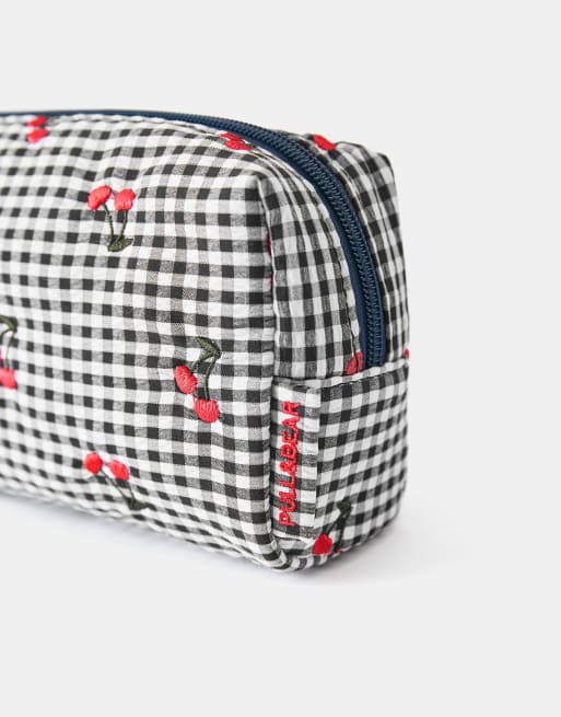 Pull&Bear - Toilettas met gingham-ruit en fruitprint in blauw, 3 van 4