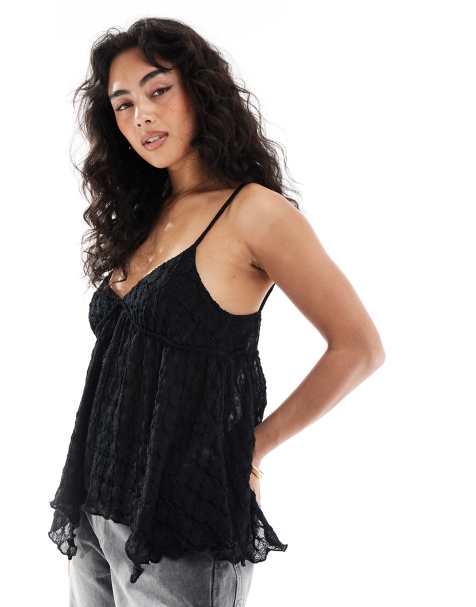 Pull&Bear - Top a canottiera in pizzo nero con volant - view 1