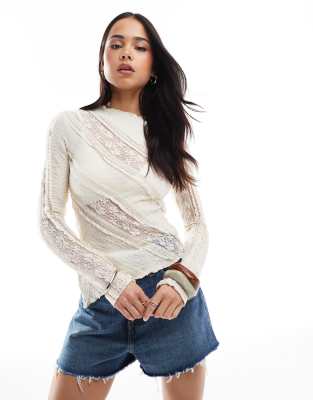 Pull & Bear - Top asymétrique fendu en dentelle - Blanc