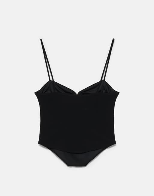Pull&Bear top med stropper og halsudskæring med applikation i sort, 5 af 5