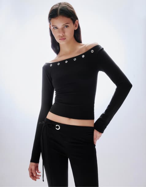 Pull&Bear - Top nero con scollo alla Bardot e volant - view 1