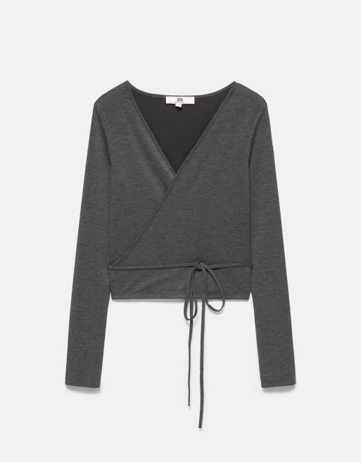 Pull&Bear topp med omlott och skärp i grått, 5 av 7