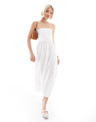 Pull & Bear - Trägerloses gerafftes Midaxi-Kleid aus Popeline in Weiß