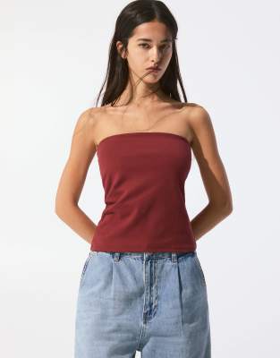 Pull & Bear - Trägerloses Longline-Oberteil in Burgunderrot-Rosa