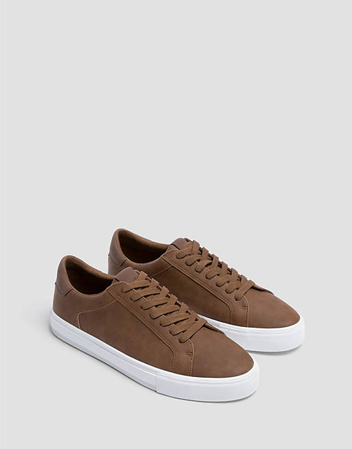 Pull&Bear trainer in brown with white sole