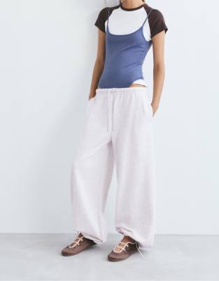 Pull & Bear - Trainingshose in Grau meliert mit weitem Bein