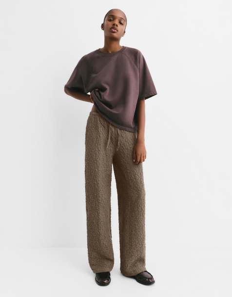 Pull&Bear – Trainingshose in Ocker mit Knitteroptik und weitem Bein - view 1