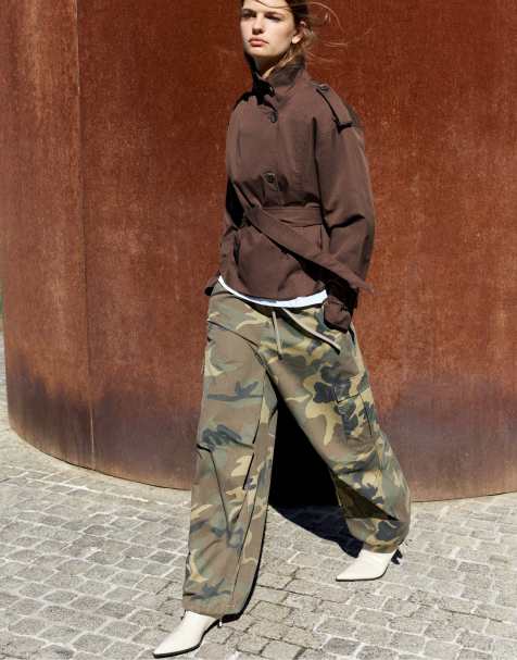 Pull&Bear - Trench corto marrone con cintura - view 1
