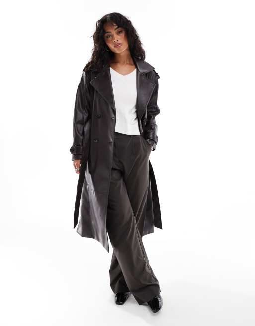 Pull&Bear – Trenchcoat aus dunkelbraunem Kunstleder mit Bindegürtel