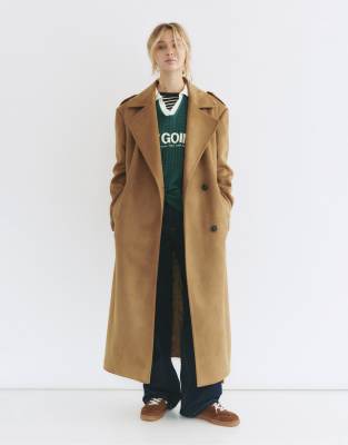 Pull & Bear - Trenchcoat aus Wildlederimitat in Kamel-Brown