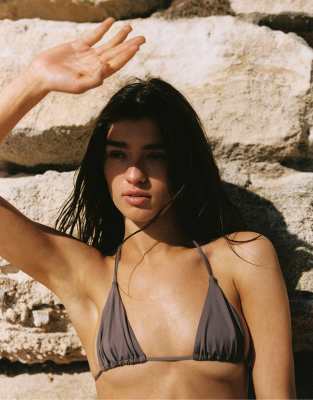 Pull & Bear - Triangel-Bikinioberteil in Maulwurfsbraun-Brown