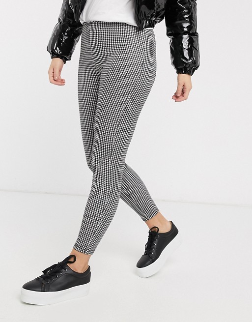 Pull&bear trousers in dogtooth print