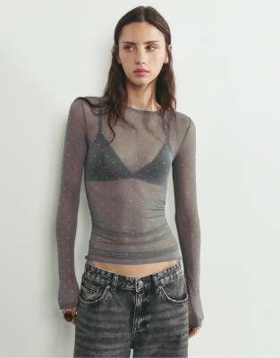 Pull & Bear - Tüll-T-Shirt mit Strasssteinen in Grau