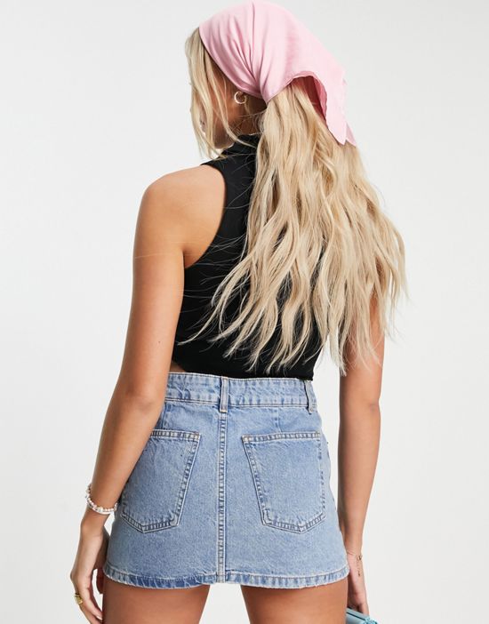 https://images.asos-media.com/products/pullbear-v-neck-polo-crop-top-with-lettuce-edge-in-black/202922453-2?$n_550w$&wid=550&fit=constrain