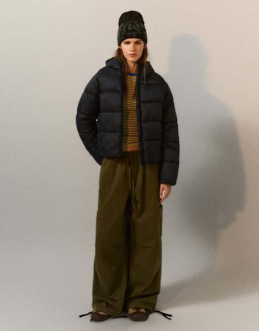Pull&Bear vadderad jacka med huva i svart, 4 av 7