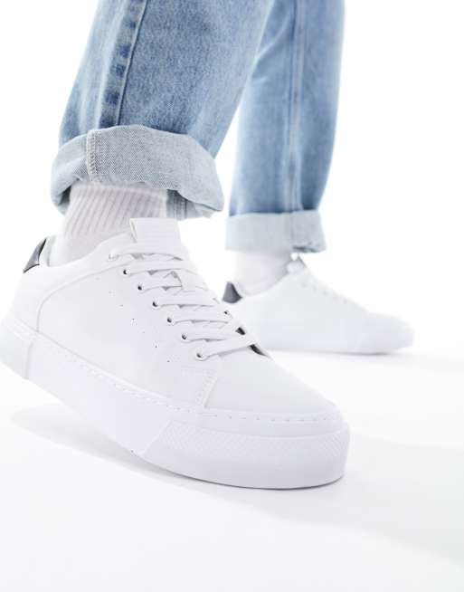 Pull&Bear - Vatterede hvide sneakers med sort hælkappe