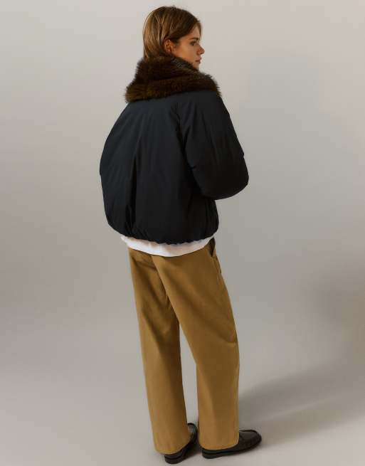 Pull&Bear vatteret jakke med krave i imiteret pels i sort, 2 af 7