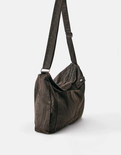 Pull&Bear vaxad canvas axelremsväska i ockra, 2 av 6