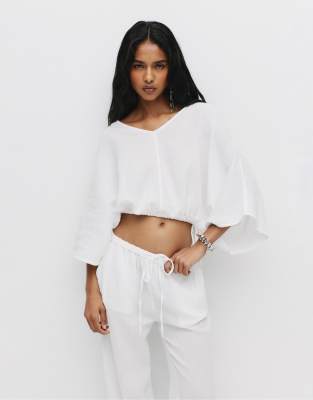 Pull & Bear - Verstellbare Crêpe-Bluse in Weiß