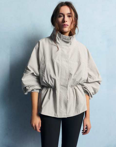 Pull&Bear veste à col montant froncée beige - view 1