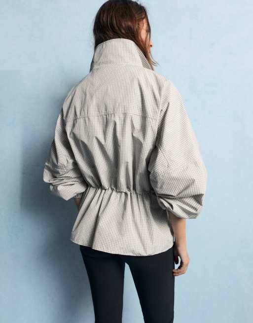 Pull&Bear veste à col montant froncée beige, 2 de 7