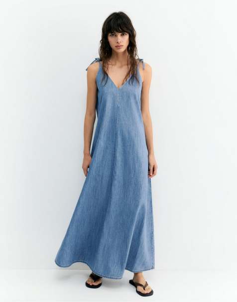 Pull&Bear - Vestito lungo in denim blu pallido con spalline - view 1