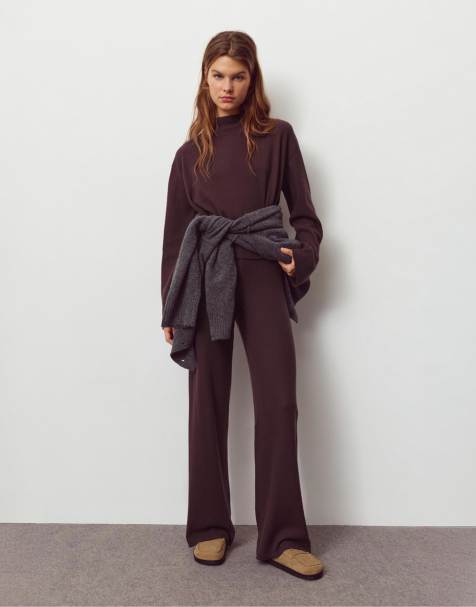 Pull&Bear – Vinröda, mjuka och raka byxor - view 1