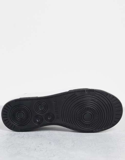Pull&Bear – Vita, grova sneakers i retrostil med svarta detaljer, 3 av 4