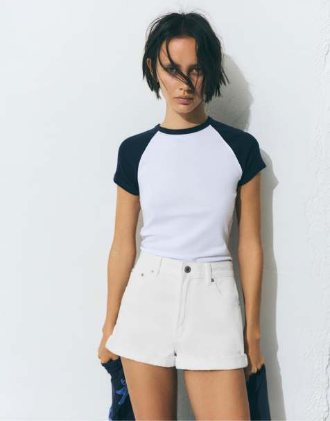 Pull&Bear – Vita jeansshorts i mom-modell med uppvikt fåll - view 1