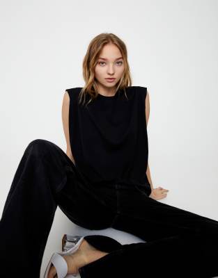 pull and bear volume shoulder t shirt