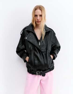 Pull & Bear - Voluminöse Jacke in schwarzer Lederoptik