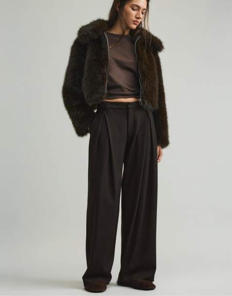 Pull&Bear Voluminous darted smart trousers in brown - view 1