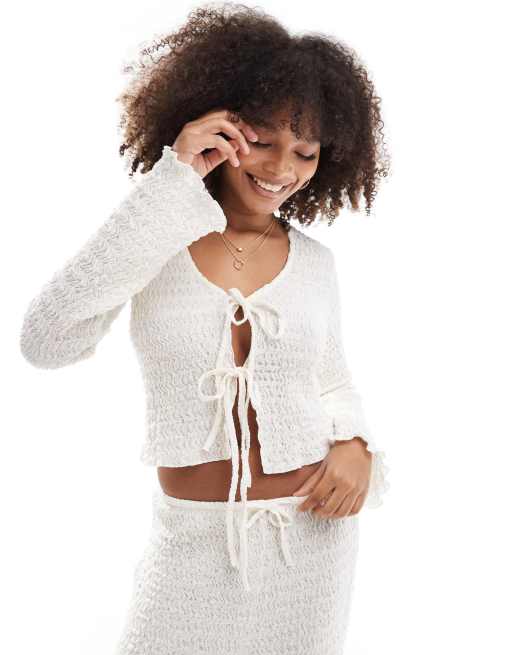 Pull&Bear – Vorne gebundenes Oberteil in Ecru mit Waffelstruktur, Kombiteil