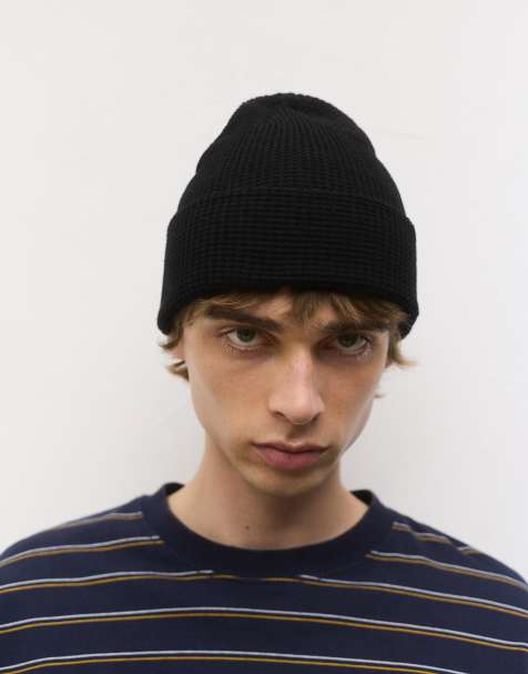 Pull&Bear Waffle-knit beanie in black - view 1
