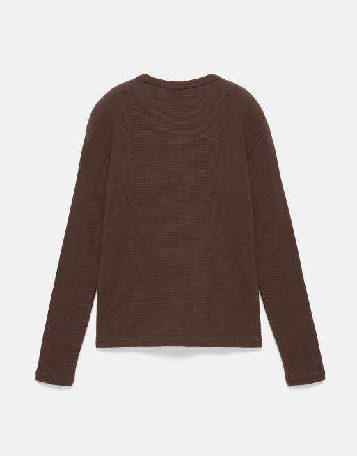 Pull&Bear waffle-strikket langærmet T-shirt i brun, 7 af 7