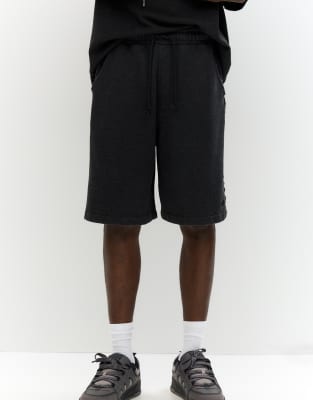 Pull&Bear washed STWD jogger bermuda shorts in black - view 1