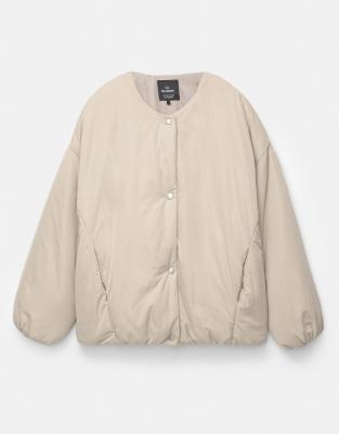 Pull & Bear - Wattierte Bomberjacke in Blassgrau mit Volumen