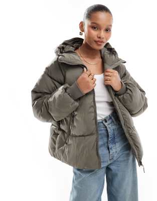 Pull & Bear - Wattierte Pufferjacke in Taupe-Grau mit Kapuze