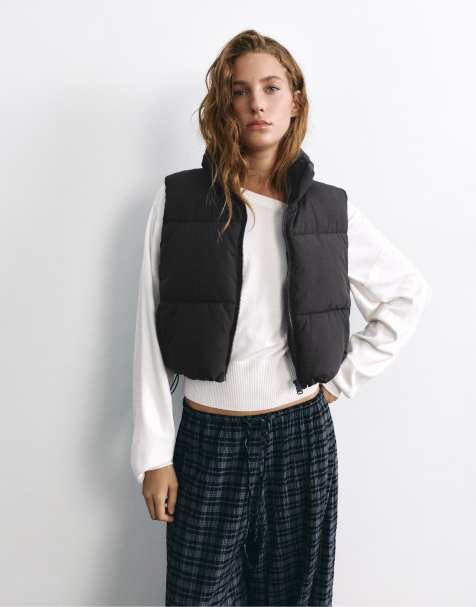 Pull&Bear wattierte Weste in Schwarz - view 1