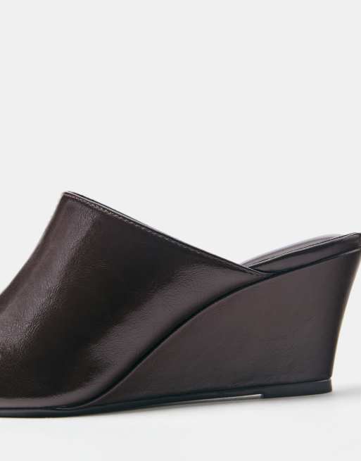 Pull&Bear Wedge heel mule shoes in brown, 4 of 5