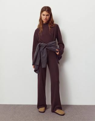 Pull & Bear - Weiche Hose in Burgunderrot mit geradem Schnitt