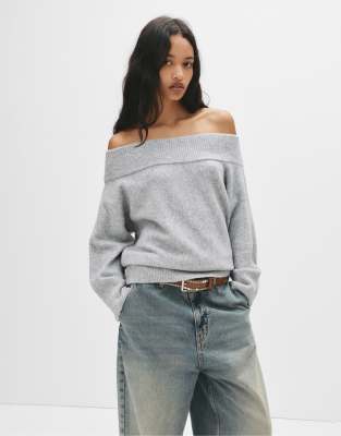 Pull & Bear - Weicher, asymmetrischer Strickpullover in grau meliert