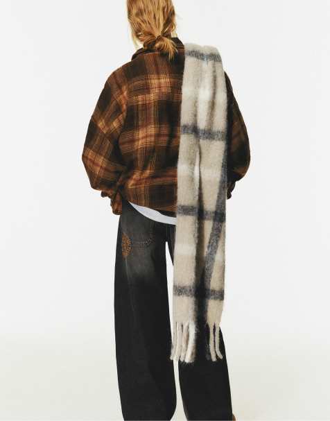Pull&Bear – Weicher, karierter Schal in Schwarz - view 1
