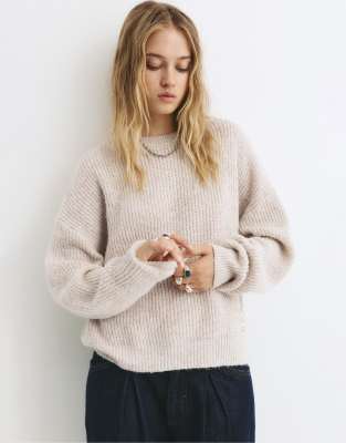 Pull & Bear - Weicher, links gestrickter Pullover in sandgelb meliert-Neutral