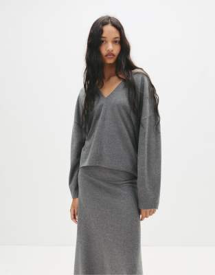 Pull & Bear - Weicher Pullover in Mittelgrau
