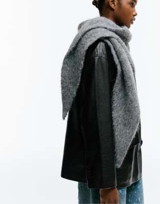 Pull & Bear - Weiches Cape in Grau