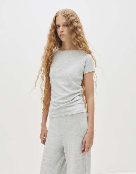 Pull&Bear – Weiches, gerafftes T-Shirt in meliertem Blassgrau - view 1