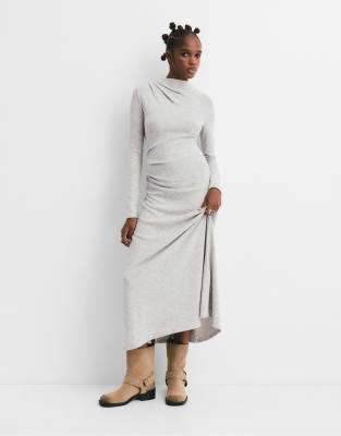 Pull & Bear - Weiches Midikleid in Hellgrau mit Raffungen
