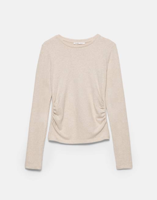Pull&Bear – Weiches T-Shirt in Beige mit Raffung, 5 von 5