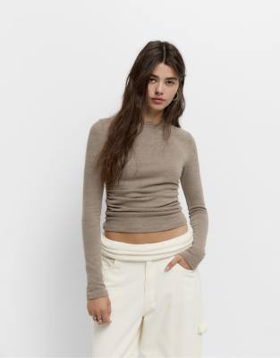 Pull & Bear - Weiches T-Shirt in Braun mit Raffung-Brown